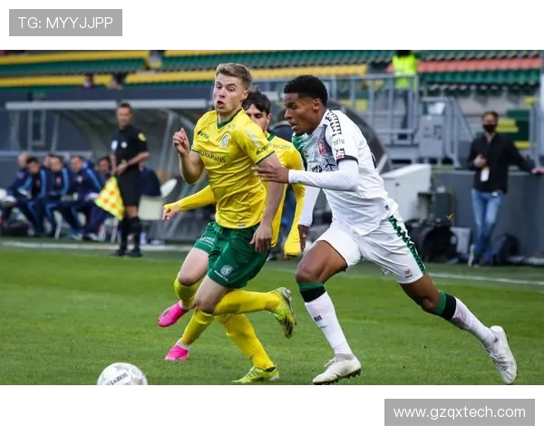 克鲁与什鲁斯的激烈对决揭示英甲联赛的竞争魅力与球队实力较量