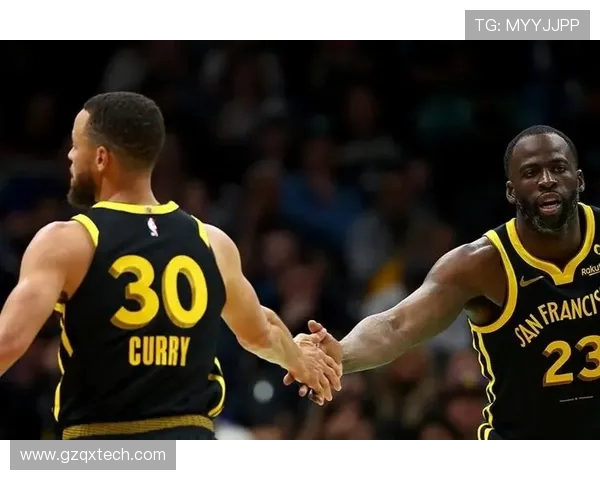 德雷蒙德格林的篮球生涯与领导力探讨：从勇士队核心到全能战士